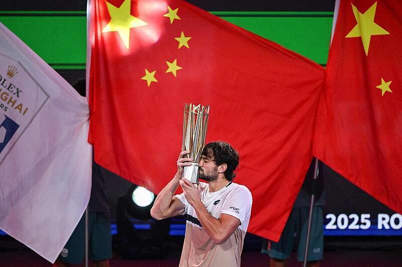 了职业生涯, 冠军, 先后击败 了职业生涯, 冠军, 先后击败